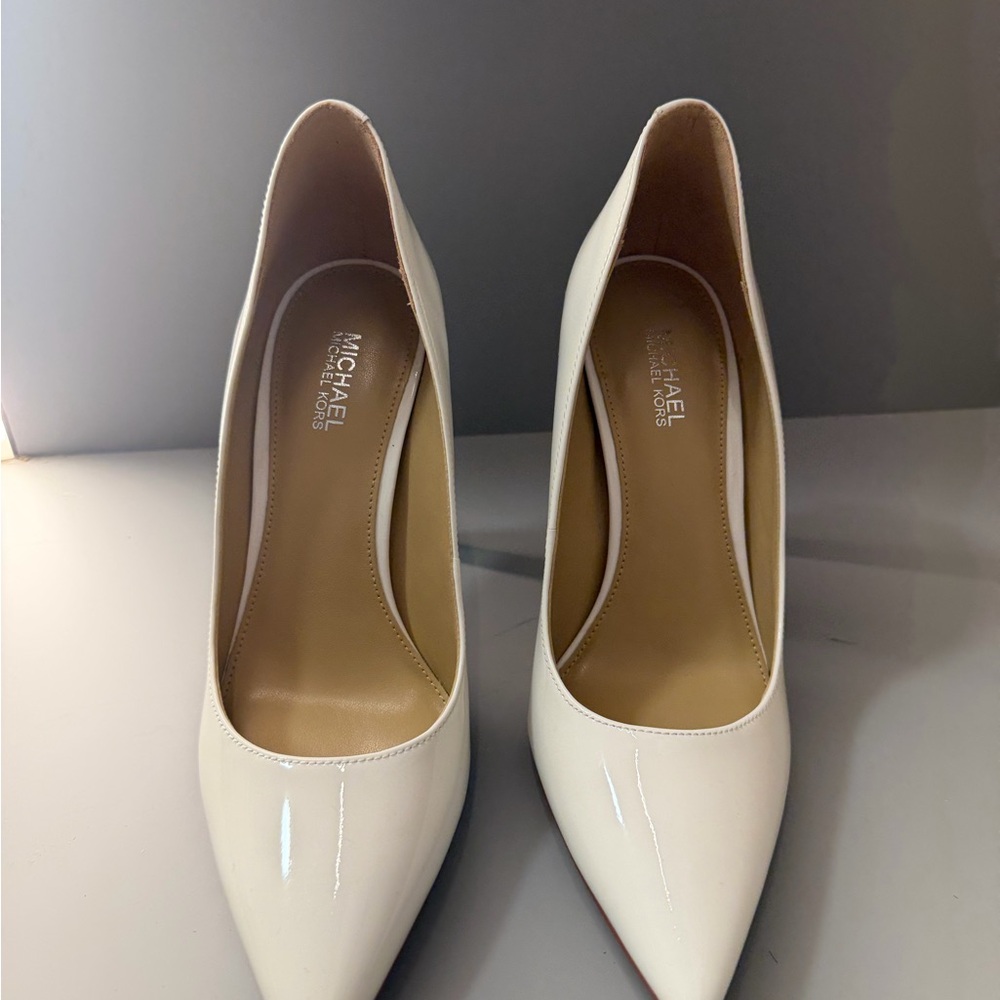 Michael Kors Elegant Cream Heels